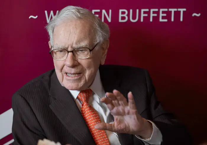 Warren Buffett's Berkshire Hathaway Outshines the Market in 2025