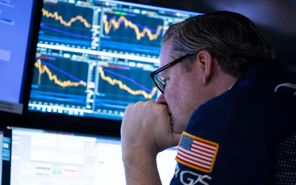 U.S. Stock Futures Edge Lower Amid Anticipation of Federal Reserve Remarks