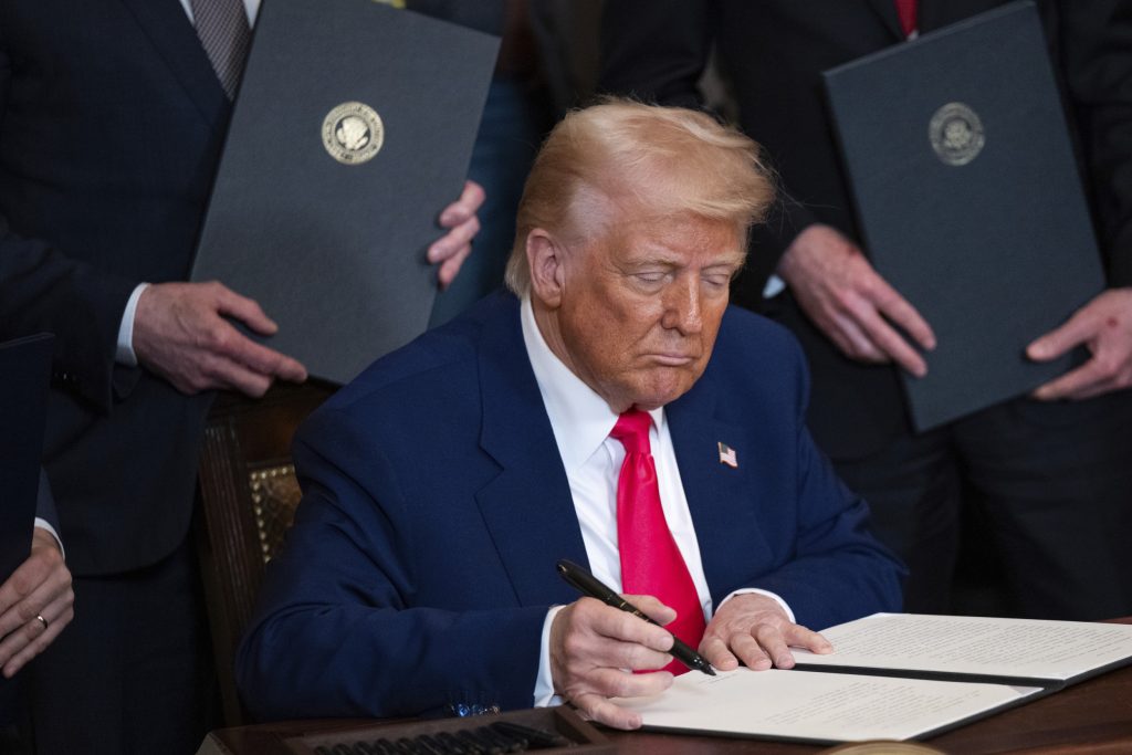 U.S. Court Ruling on Trump Tariffs Eases Markets, Sparks Global Uncertainty