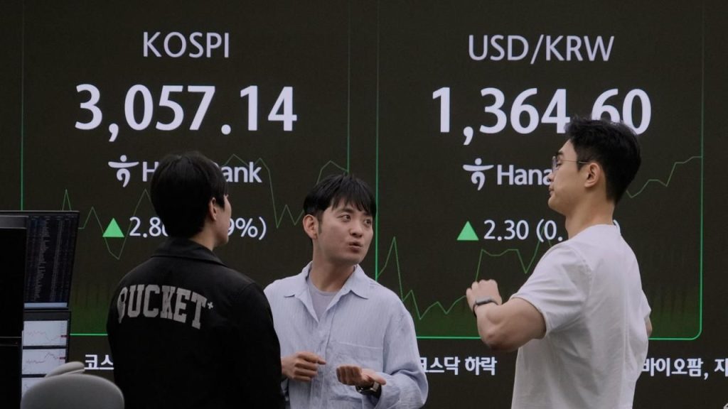Asian Markets Under Pressure as Trump Tariff Deadline Looms; Risks of Escalating Trade Tensions Rise